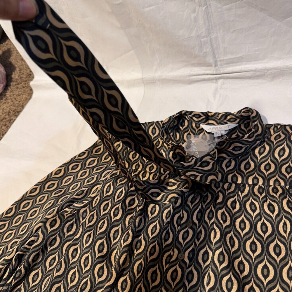 Apricot Boutique Bow Blouse Size M NWT Flowy Geometric Pattern Button Up Shirt - Picture 3 of 6